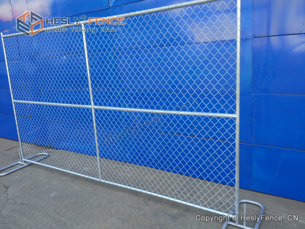 Chain link temporary fencing panels